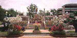 Miss Boonlua Memorialの公園